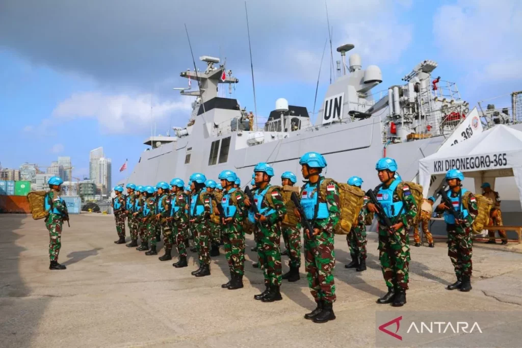 Pasukan TNI bersiap untuk evakuasi di Lebanon, melindungi WNI di tengah konflik yang memanas.