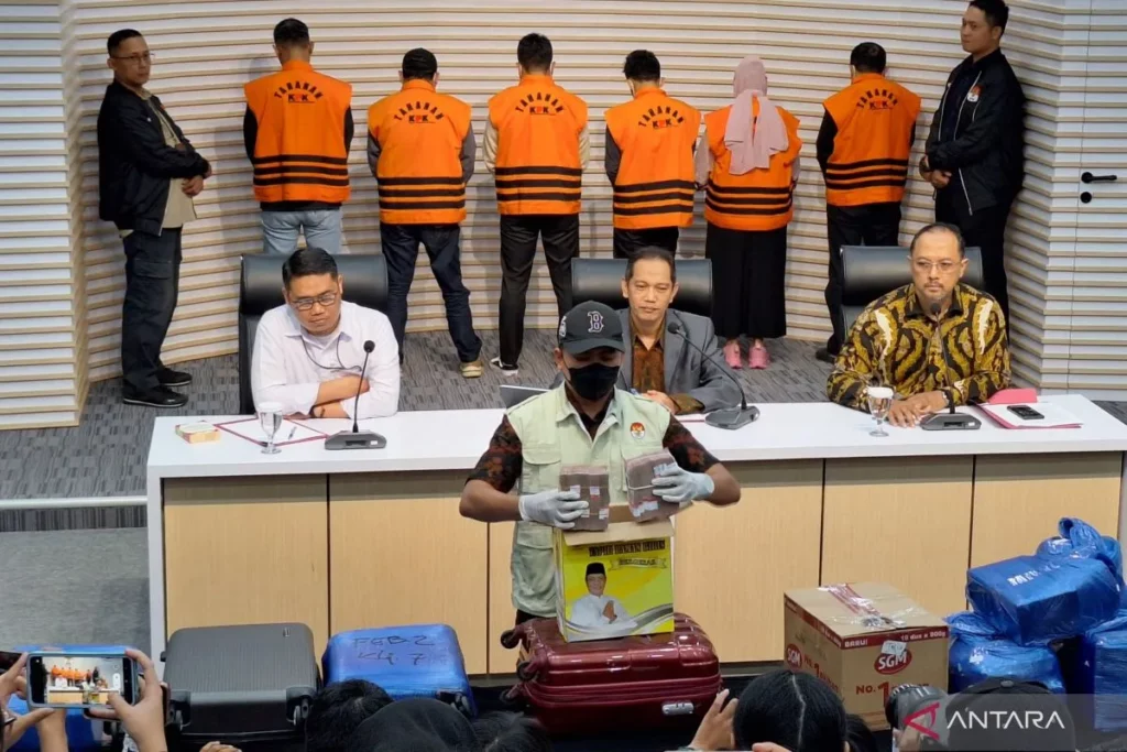 Foto gedung KPK di Jakarta saat konferensi pers terkait penetapan Gubernur Kalimantan Selatan Sahbirin Noor sebagai tersangka kasus korupsi proyek infrastruktur.